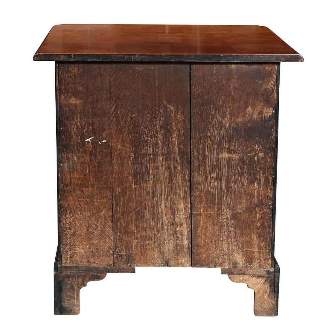 Small mahogany chest of drawers circa 1730 George II period with elegant design by Collection CK20