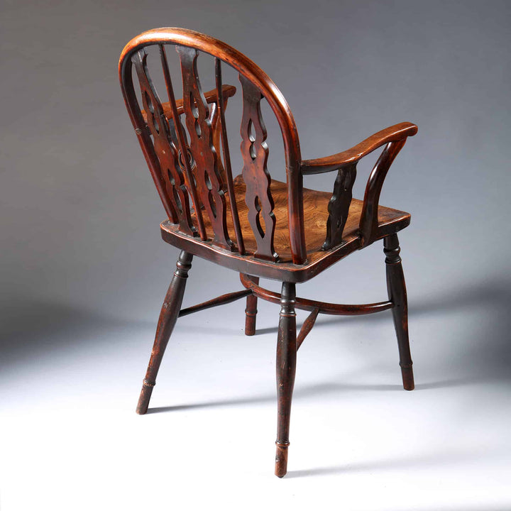 Antique Thames Valley Windsor chair by Robert Prior in yew and elm wood with elegant curved back from Collection TH20
