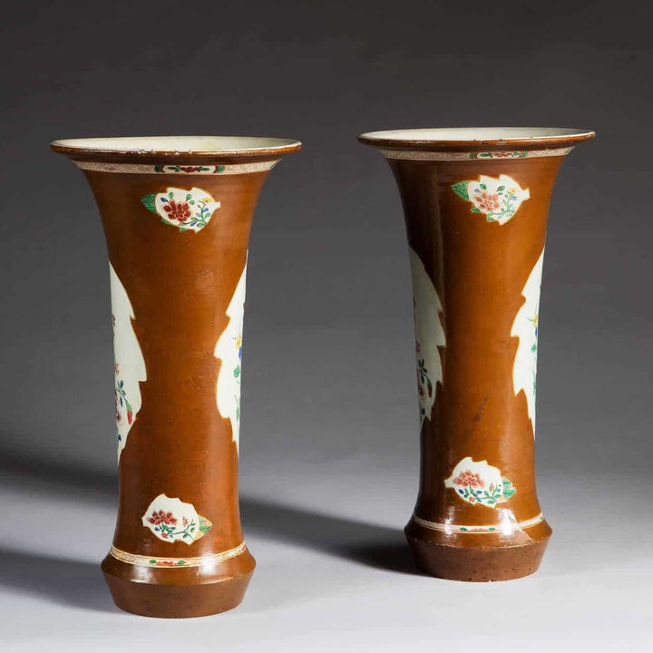 Pair of rare japanned Berlin Chinoiserie Wucai Batavia trumpet vases by Nwtiques circa 1770