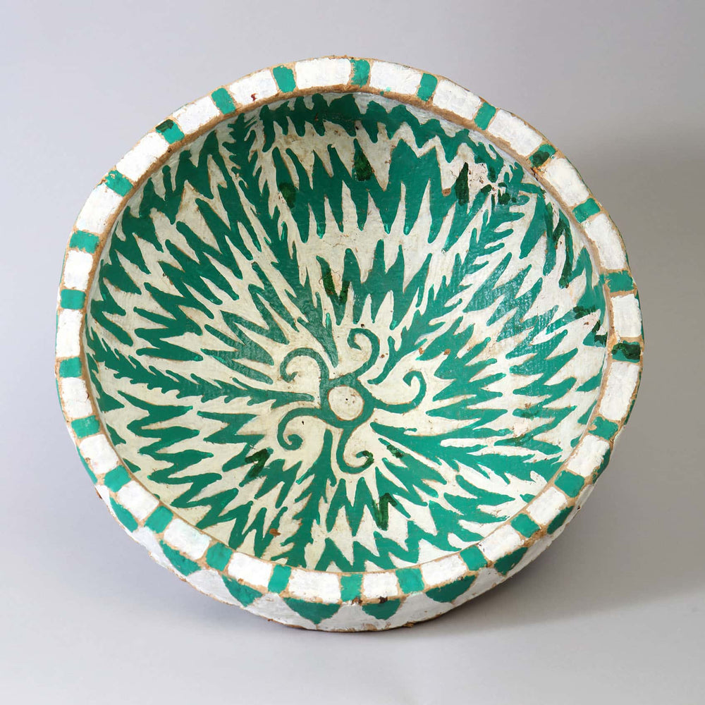 Papier Mache green and white bowl with geometric pattern by Collection EE20, Moroccan style, circa 1970, 42 cm diameter