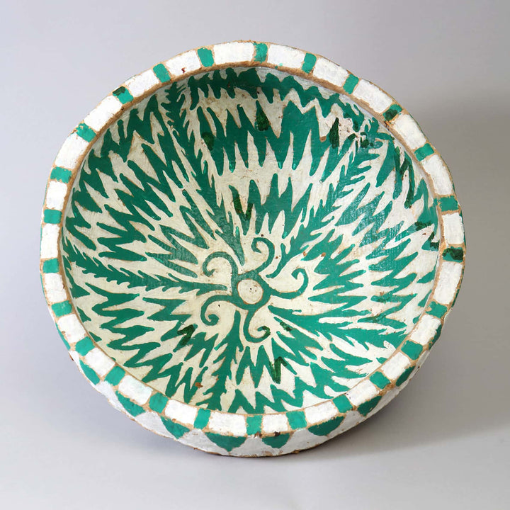 Papier Mache green and white bowl with geometric pattern by Collection EE20, Moroccan style, circa 1970, 42 cm diameter