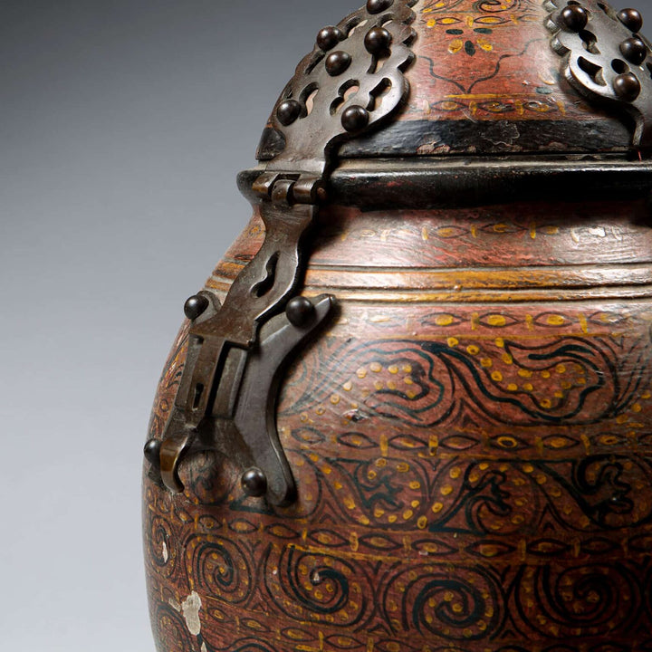Rajasthani Wooden Jar and Cover with lacquer work and bronze mounts, India circa 1880, detailed hinged lid close-up.