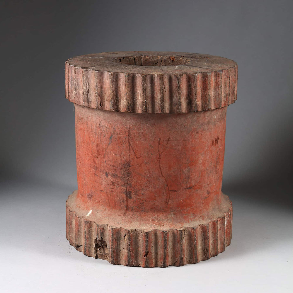 Large Indian red painted teak mortar with reeded edges circa 1900 by Collection EE10, height 38 cm diameter 36 cm