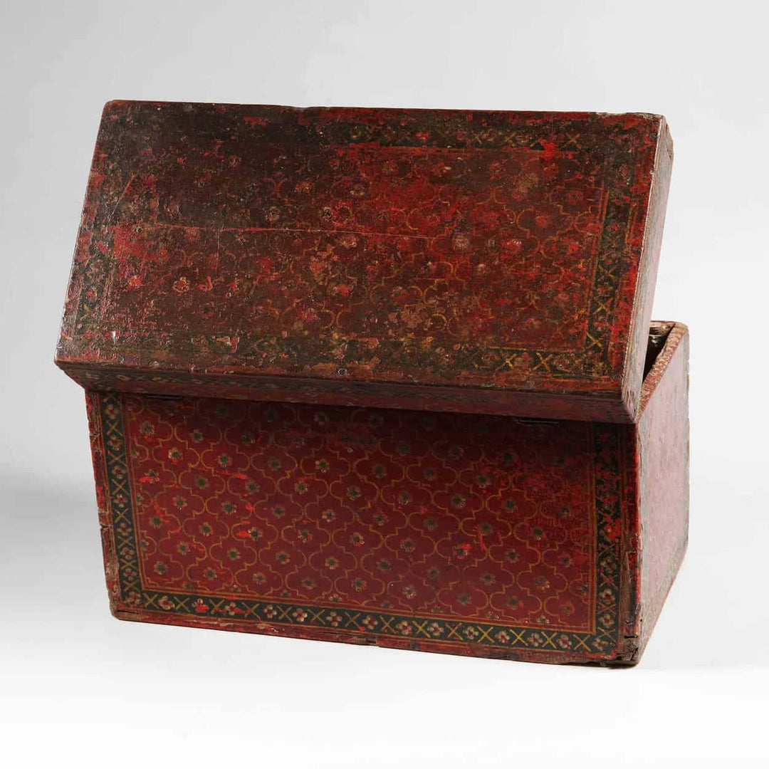 Decorative red lacquered Indian wooden box with geometric patterns and steel hook closure from Collection EE10