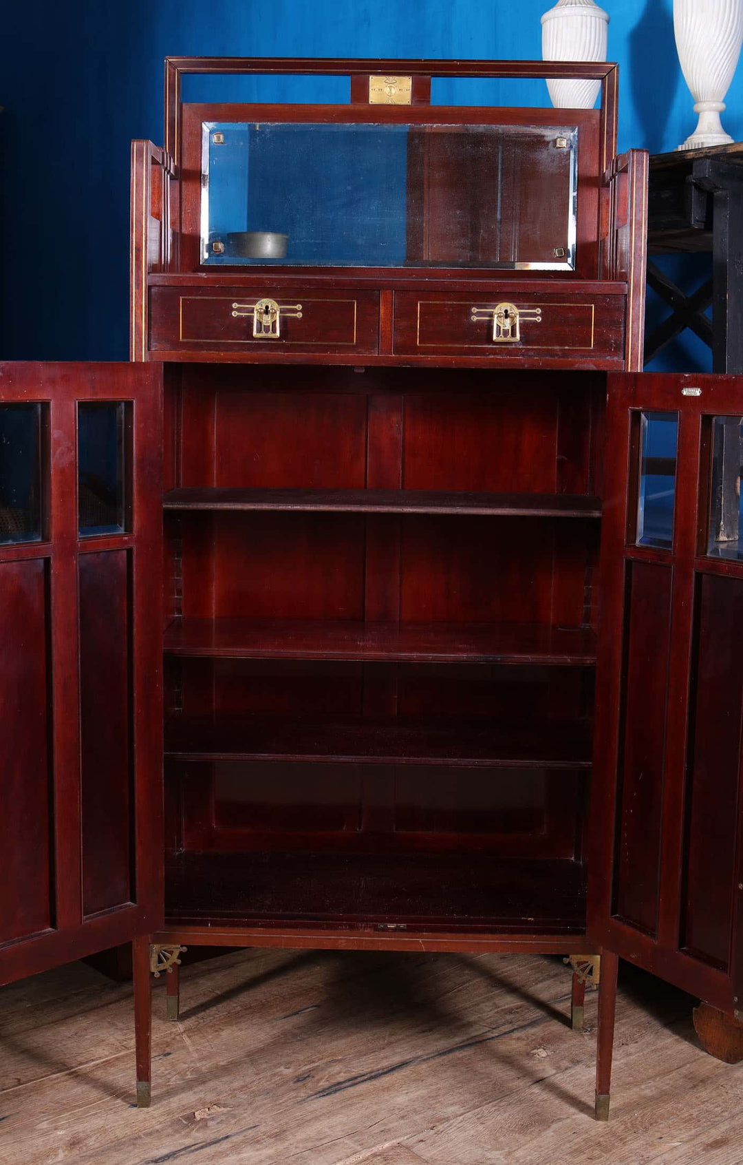 German Secessionist Cabinet by G. Ritter, Dresden circa 1900, Collection EE40 elegant tall display furniture piece