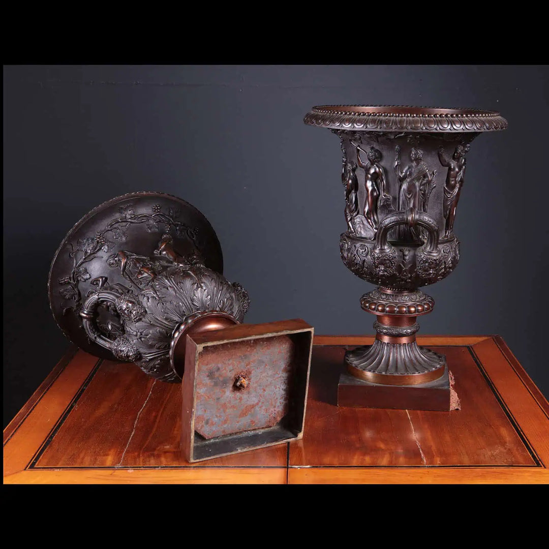 Pair of 19th-century bronze Grand Tour vases inspired by Medici Vase, elegant Neoclassical style by Collection CK20