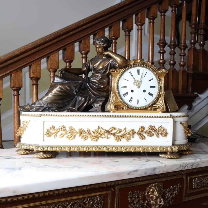 Elegant late 19th-century French mantel clock with gilt bronze and white marble by Nwtiques.