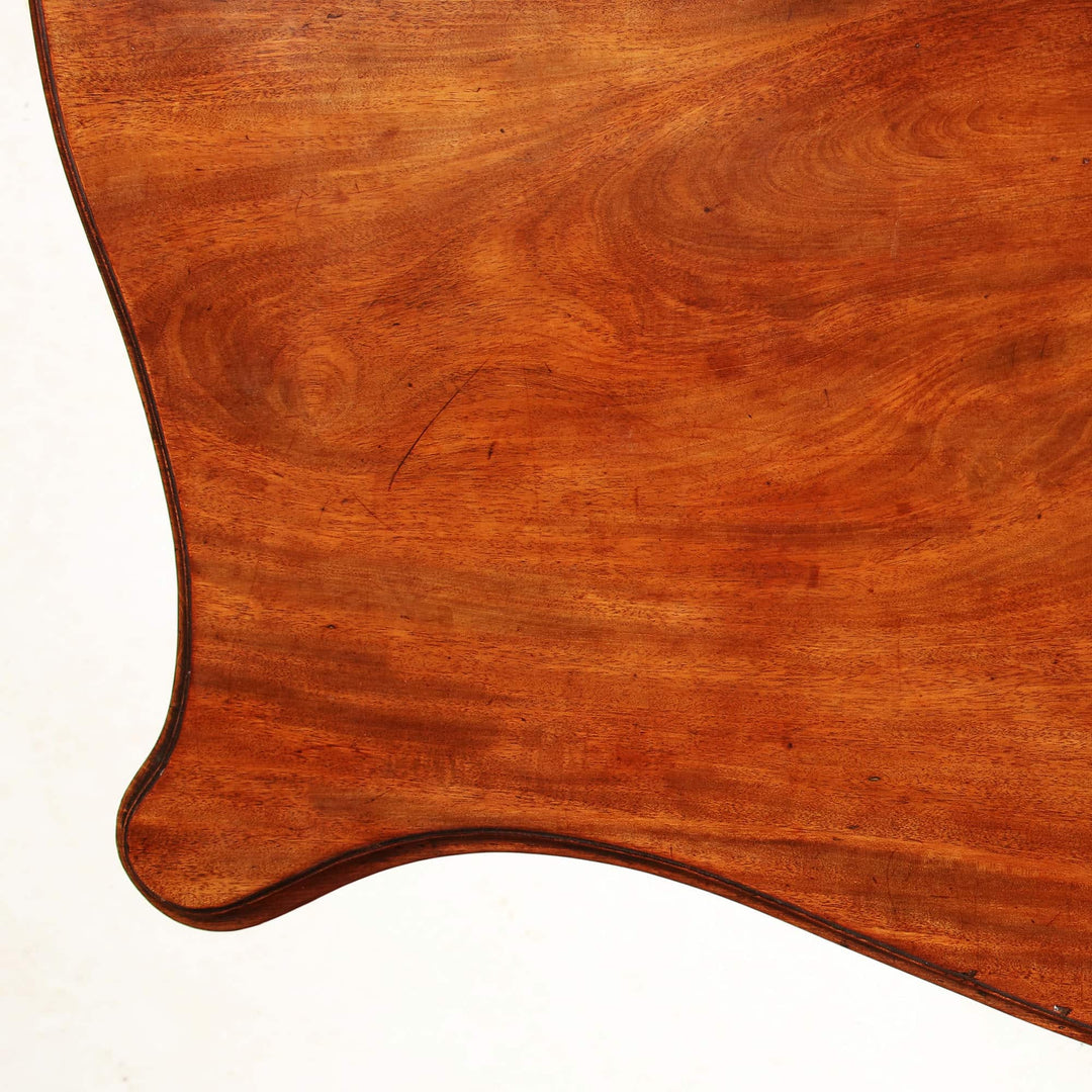 Close-up of George III serpentine chest of drawers’ mahogany top with elegant curved edges by Collection CK20