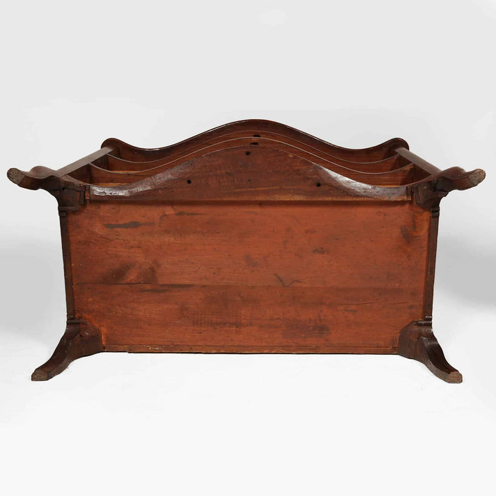 George III serpentine chest of drawers by Henry Hill of Marlborough, elegant mahogany piece from Collection CK20