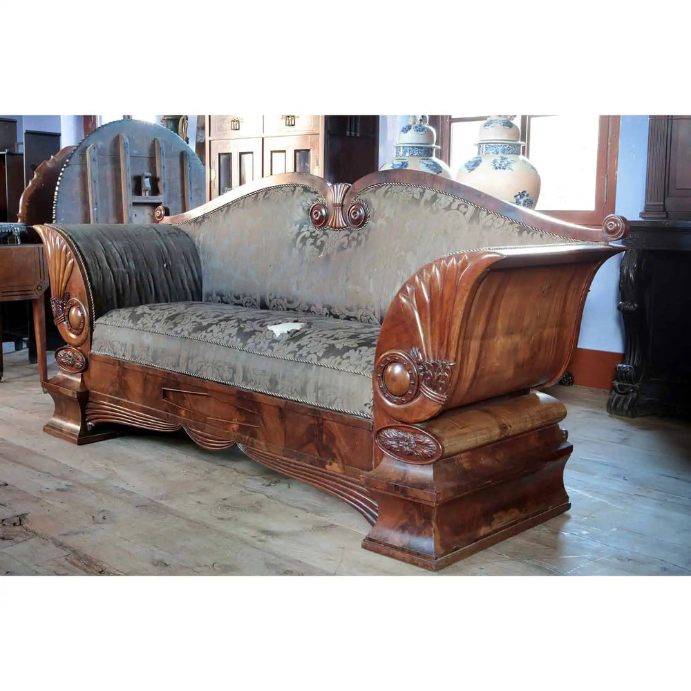 Early 19th century flame mahogany Biedermeier sofa with intricate woodwork by Collection EE20, elegant vintage seating piece