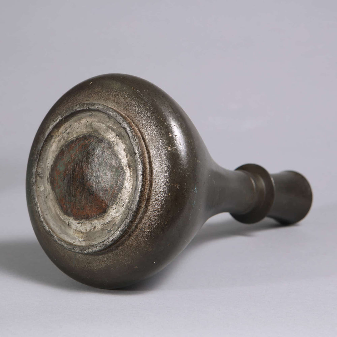 Deccanese Bidriware hookah base from Collection TH20, early 18th century Indian cast metal with minimalist design.