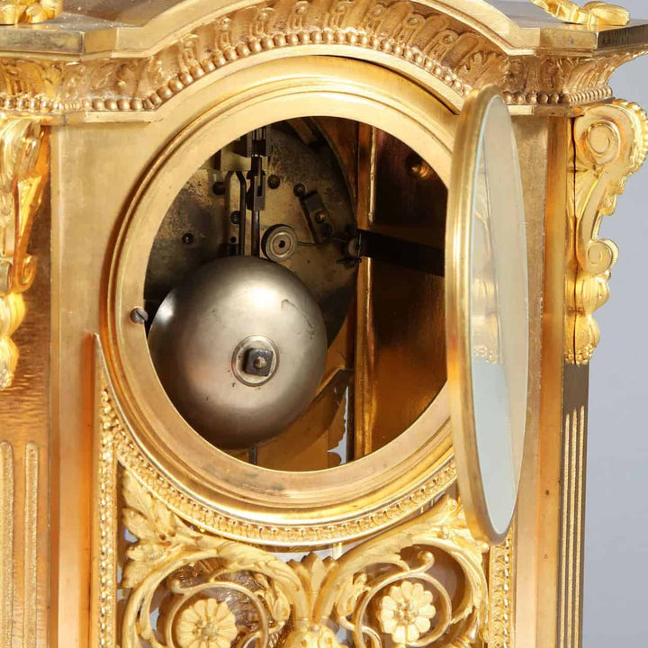 Close-up of gilt bronze antique mantel clock mechanism by Société des Bronzes de Paris, offered by Nwtiques