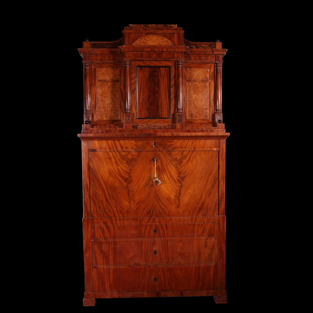 Biedermeier Secretaire abattant with flame mahogany veneers, fitted interior, and oak carcass, Baltic circa 1815.