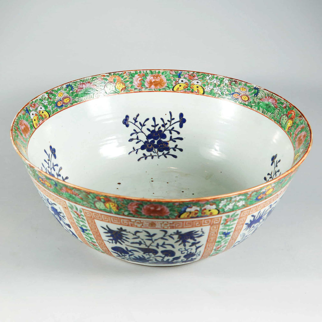 Chinese export porcelain bowl with floral and foliate designs, early 19th century, available from Nwtiques