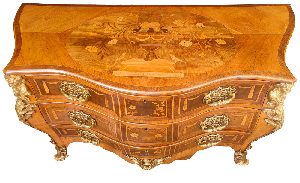 Dutch 18th century bombe commode with marquetry and bronze mounts by Collection CK40 circa 1750 elegant design
