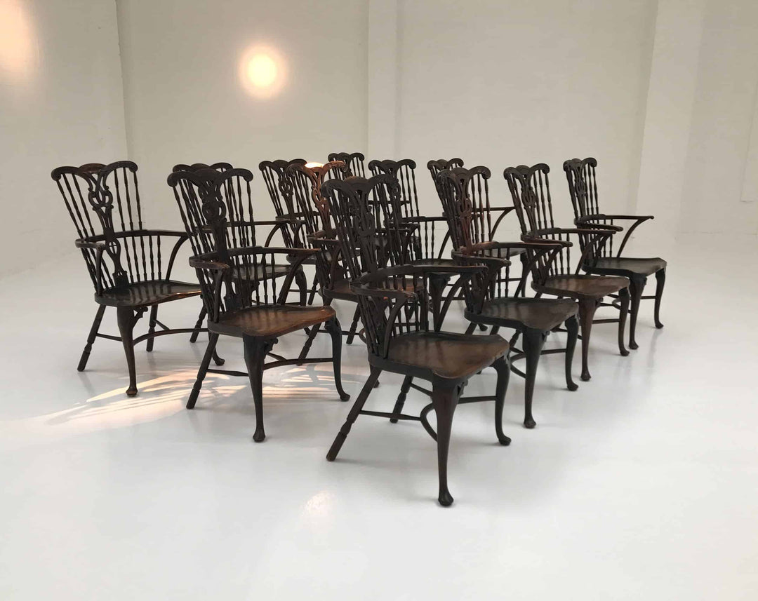 Set of 12 Georgian comb-back Windsor armchairs by Nwtiques, circa 1770, with elm saddle seats and cabriole legs