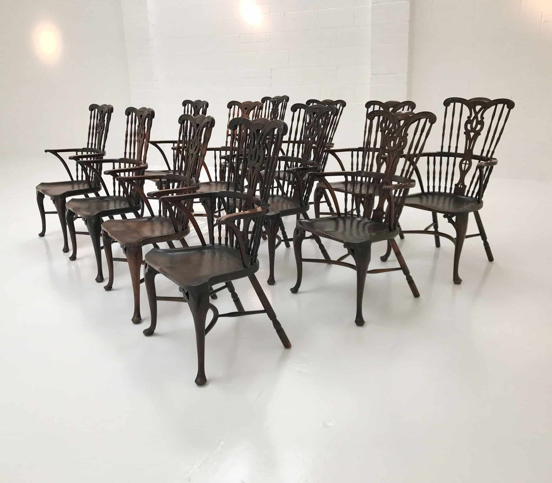 Set of 12 Georgian comb-back Windsor armchairs with elm seats, cabriole legs, from Nwtiques circa 1770 England
