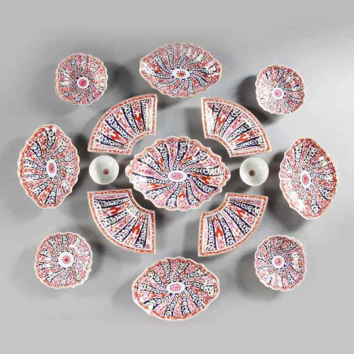Worcester Queen Charlotte pattern composite service plates and bowls arranged in elegant display by Collection TH10