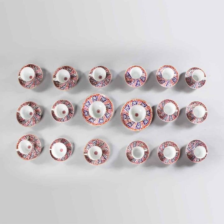 Worcester Queen Charlotte pattern 65-piece porcelain service set by Collection TH10 with intricate red and blue designs