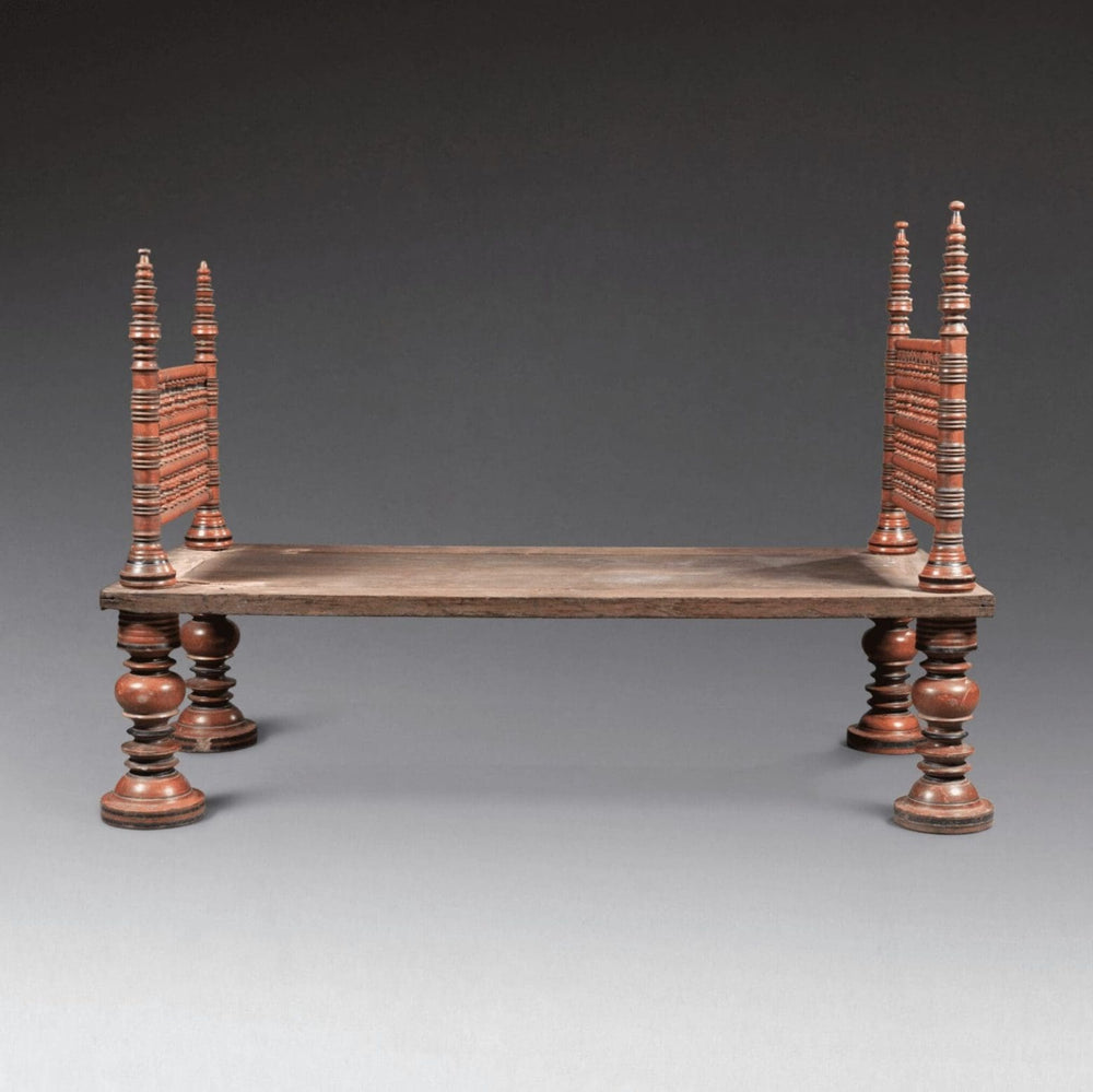 Rare 18th century South Indian wooden daybed with turned legs and backrests from Collection EE20, circa 1830