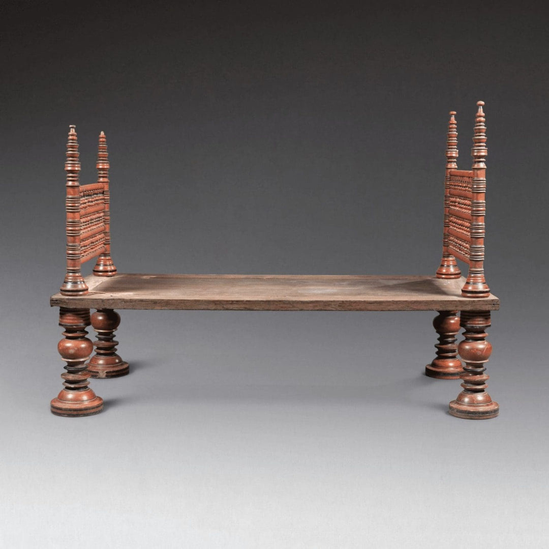 Rare 18th century South Indian wooden daybed with turned legs and backrests from Collection EE20, circa 1830