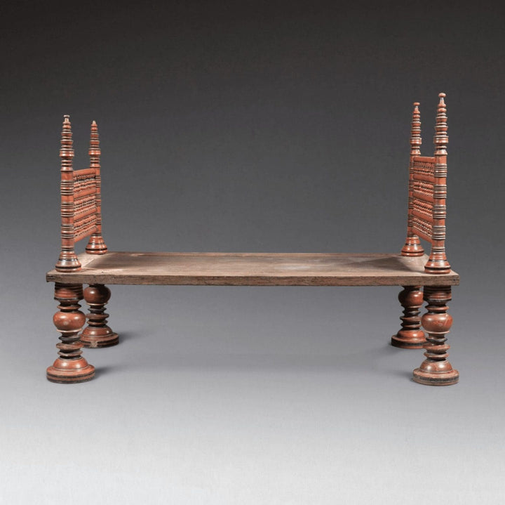 Rare 18th century South Indian wooden daybed with turned legs and backrests from Collection EE20, circa 1830