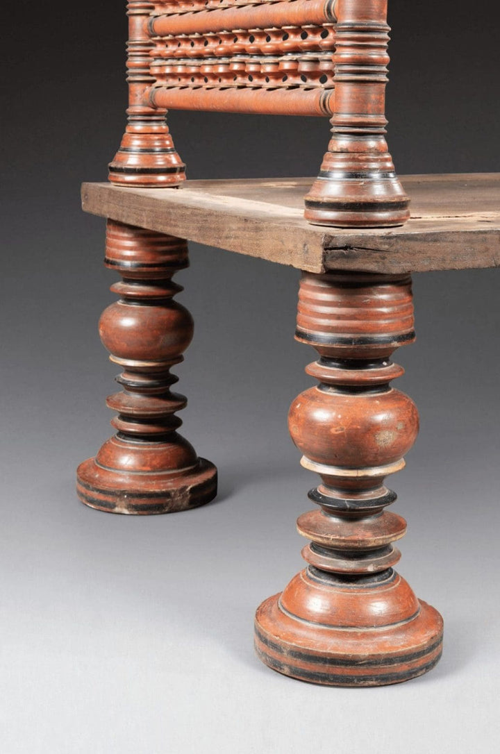 Close-up of hand-turned lacquered wooden legs on rare 18th century South Indian Kattil daybed by Collection EE20