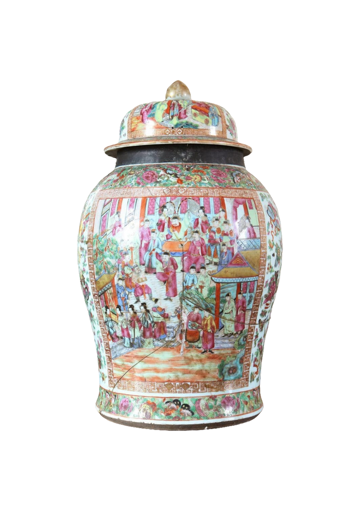 Large 19th century Canton Chinese Export Vase with cover from Collection EE20 featuring detailed painted scenes and floral patterns