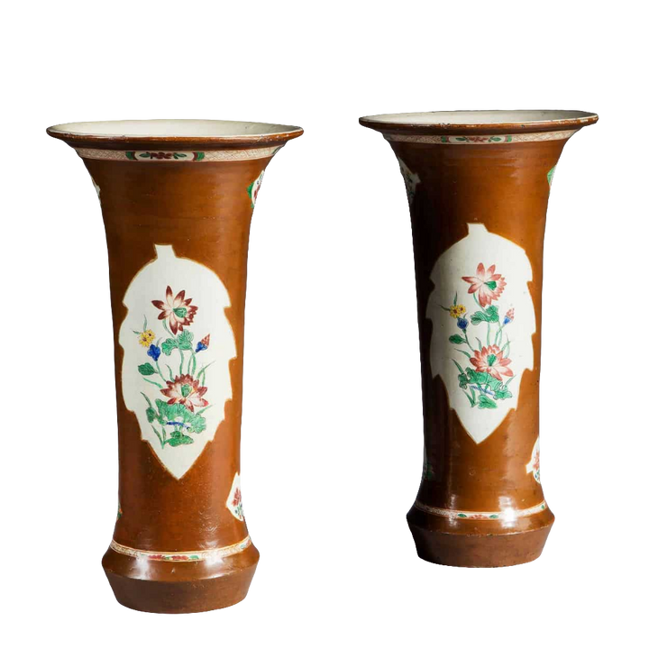 Pair of 1770 Japanned Berlin Chinoiserie Wucai Batavia trumpet vases with floral designs by Nwtiques.
