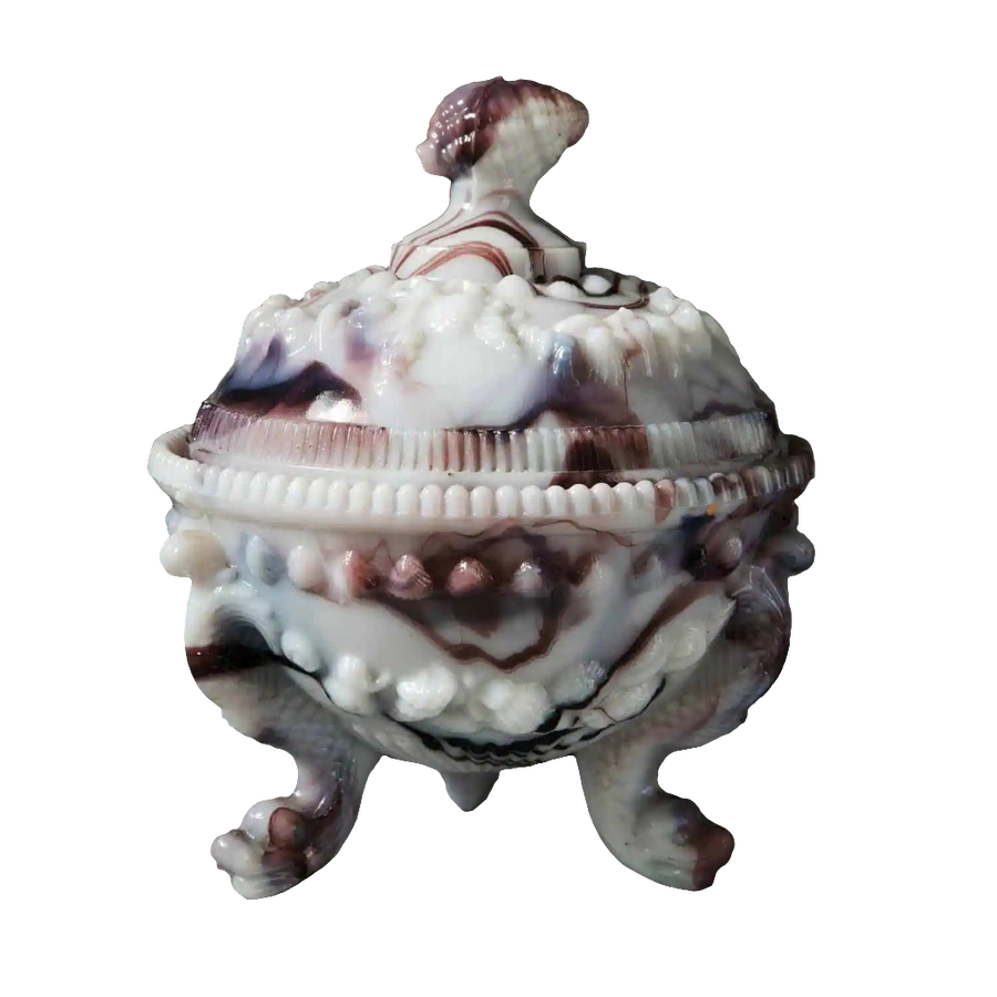 Early 20th century agate glass sweetmeat dish with ornate details from Collection TH10