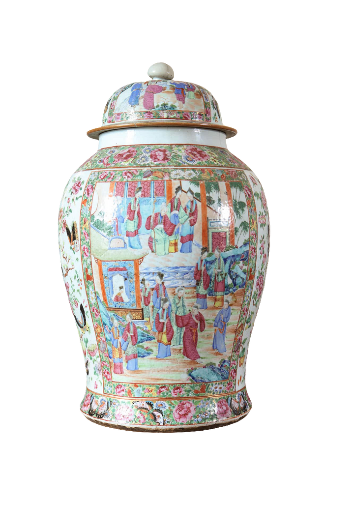 Large 19th century Canton Chinese export vase with cover decorated with traditional scene by Collection EE20