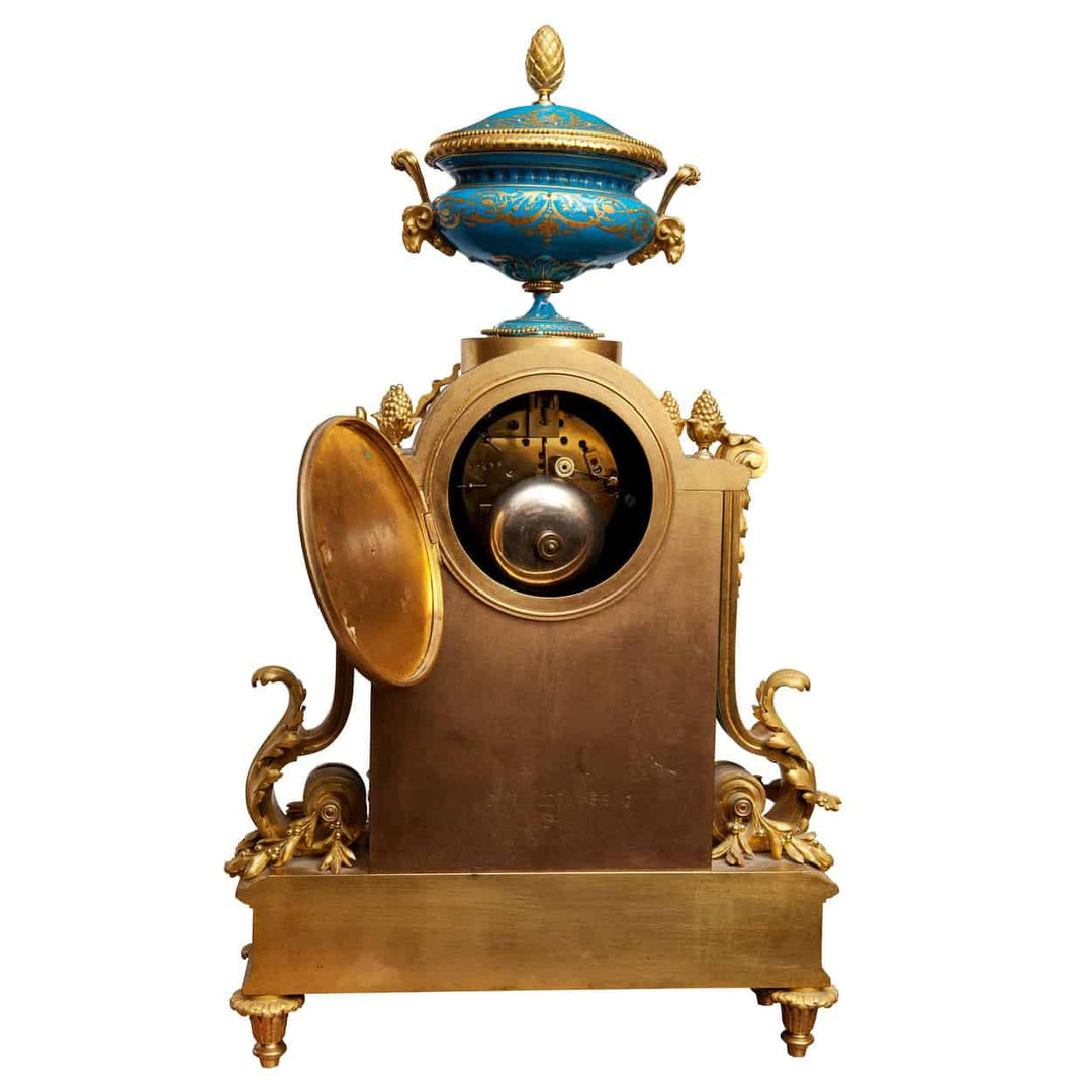 Late 19th-century Napoleon III Sevres and ormolu clock with krater vase, Nwtiques.